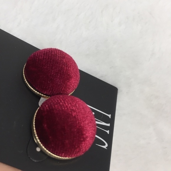 INC Gold-Tone Velvet Button Stud Earring Burgundy - Picture 14 of 16